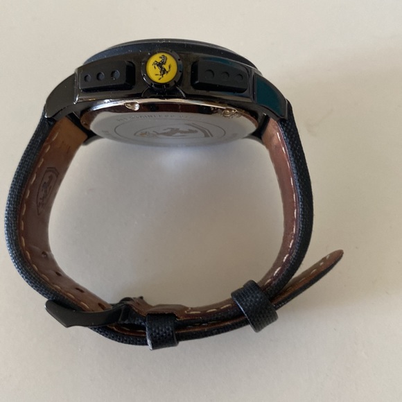 Excellent condition Ferrari men’s multi function watch - Picture 4 of 6